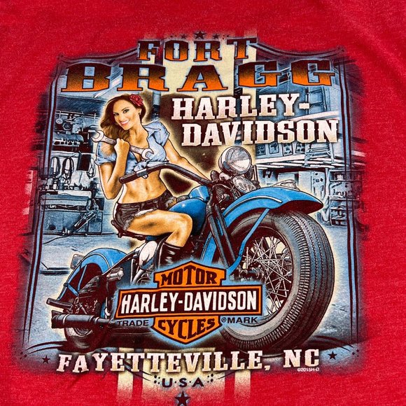 2015 Harley Davidson Fort Bragg Shirt Fits Medium Red Pin Up Biker Tee Tag L - Picture 9 of 14